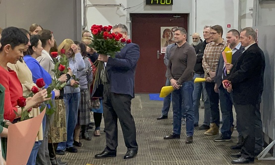 Сенатор Российской Федерации Константин Долгов поздравил женскую половину предприятия с 8 марта